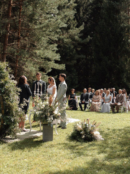 a:2:{s:2:"lv";s:15:"kāzu svinības";s:2:"en";s:16:"wedding ceremony";}