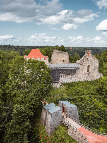 a:2:{s:2:"lv";s:26:"Siguldas pils & pildsrupas";s:2:"en";s:22:"Sigulda castle & ruins";}